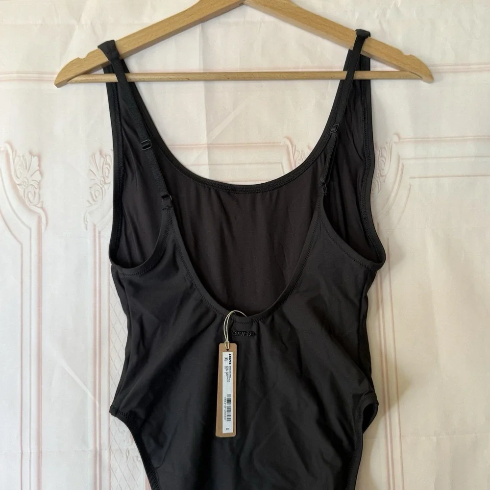 SKIMS SIGNATURE SWIM SCOOP NECK ONE PIECE SWIMSUIT Onyx Black Size M NWT $90